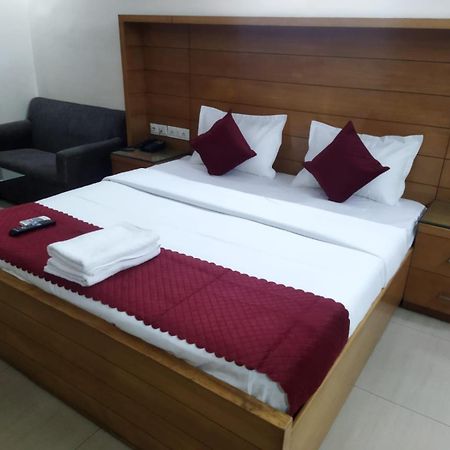 Hotel Signature Plaza à New Delhi Extérieur photo