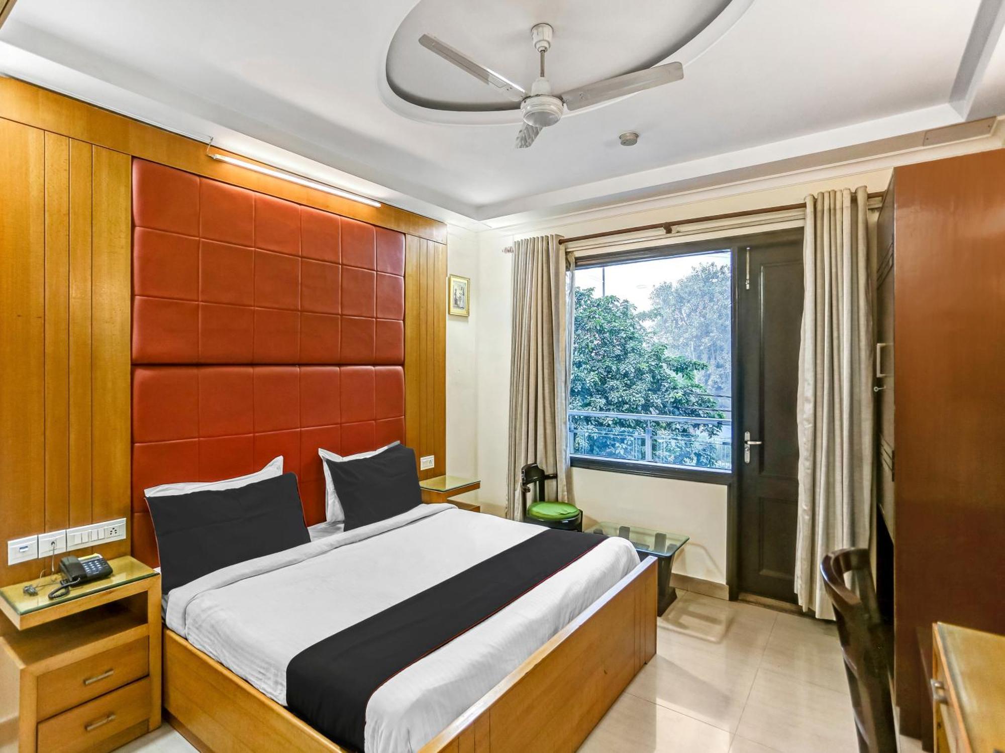 Hotel Signature Plaza à New Delhi Extérieur photo