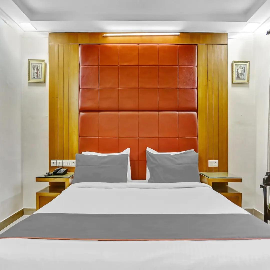 Hotel Signature Plaza à New Delhi Extérieur photo