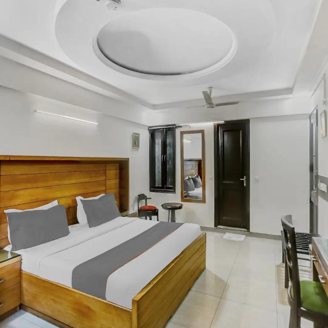 Hotel Signature Plaza à New Delhi Extérieur photo